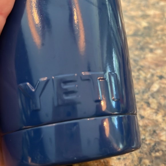 Lot of brumate swig yeti coozies and 2 cups - Picture 7 of 8